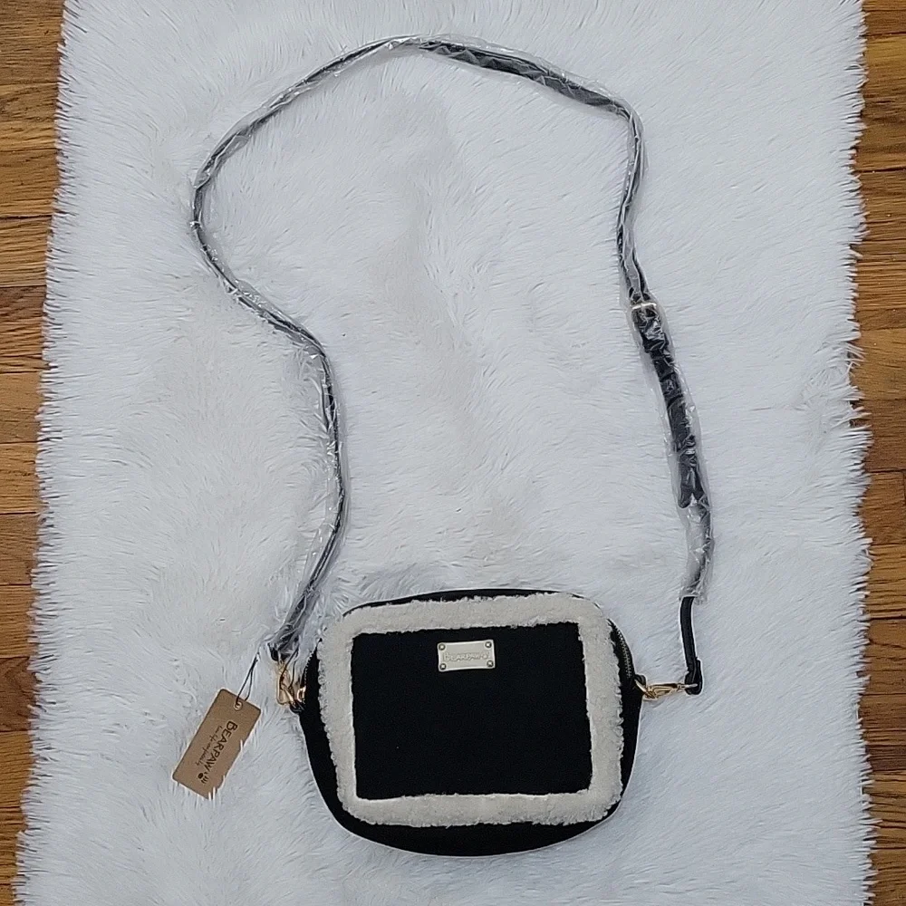 Bear Paw Purse - Picture 1 of 4